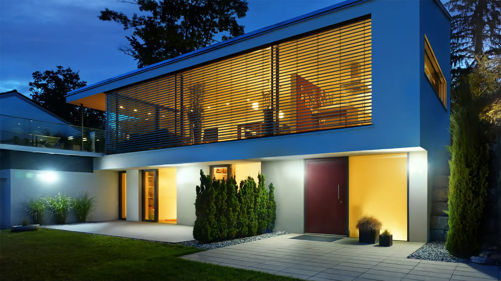 For beautiful houses, you need more beautiful spotlights.