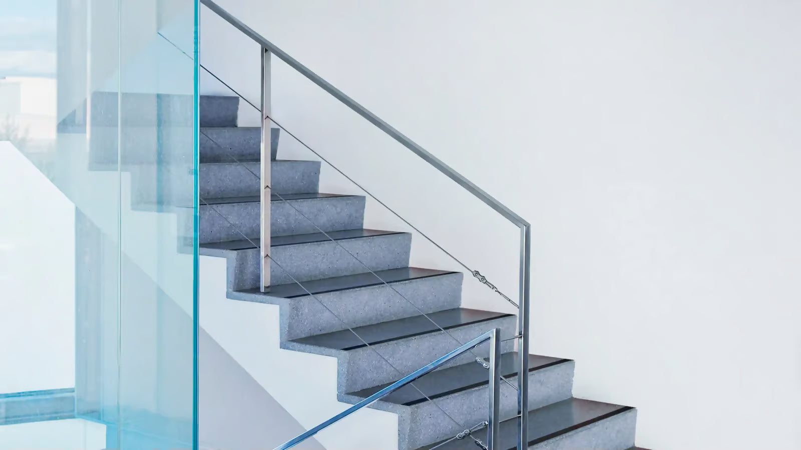 Reliably detects through partition walls.