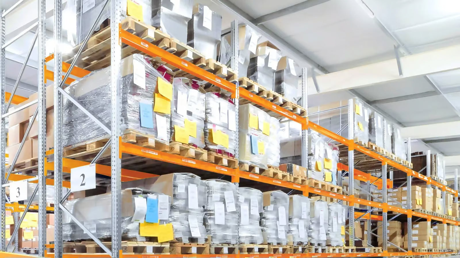 The specialist for high-bay warehouses. And the highest level of surveillance quality.